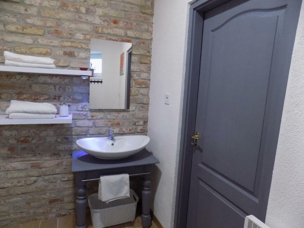 Koller Apartmanhaz Sarvar Ngoại thất bức ảnh